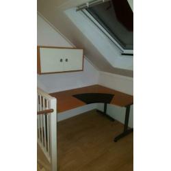 Bureau compleet. Incl kast en stoel.