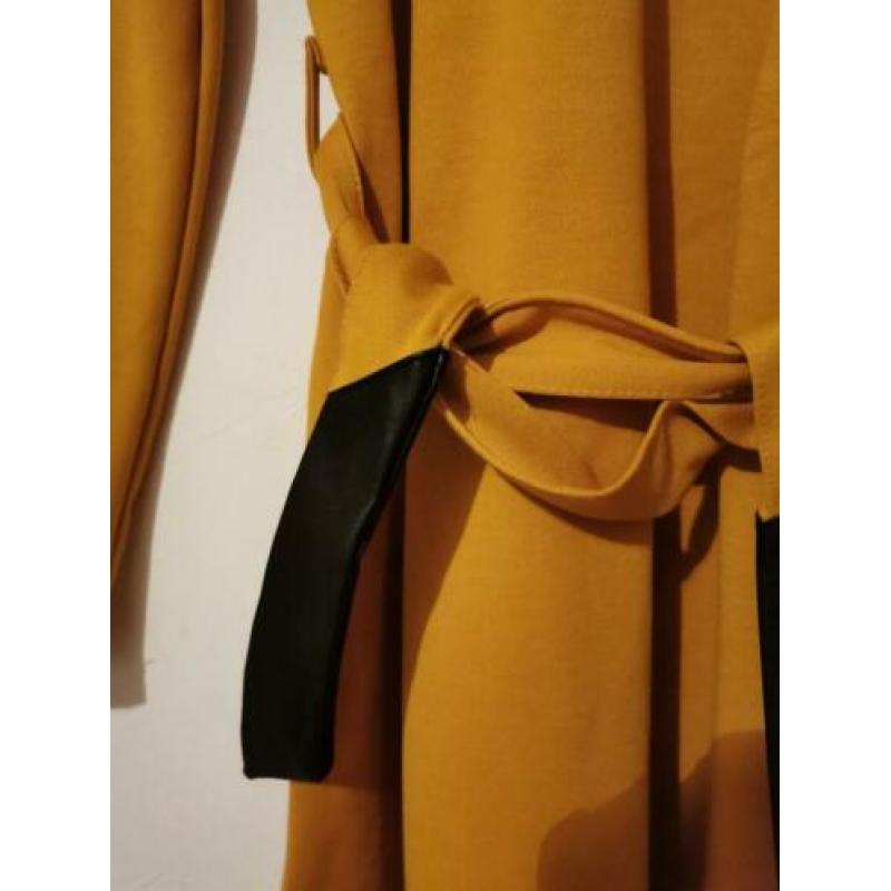 prachtige mosterdgeel jurk met leather details. maat M