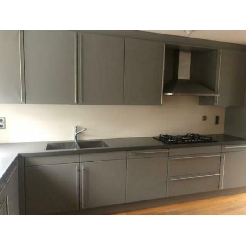Complete mooie ruime keuken incl inbouwapparatuur