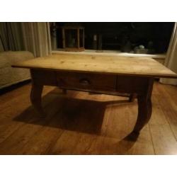Antiek gebeitst grenen salontafel