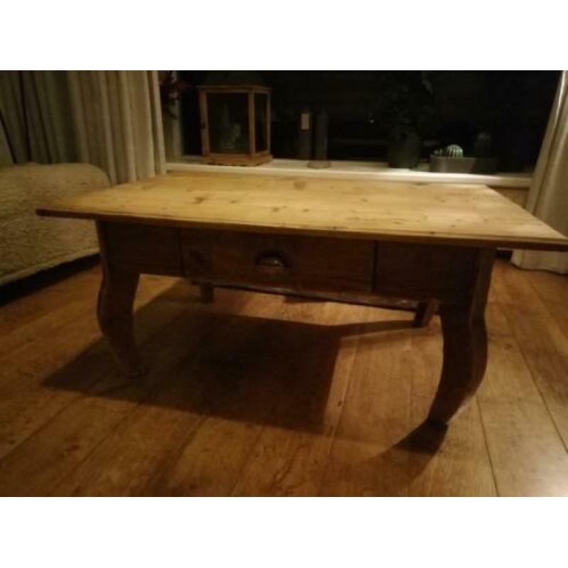 Antiek gebeitst grenen salontafel