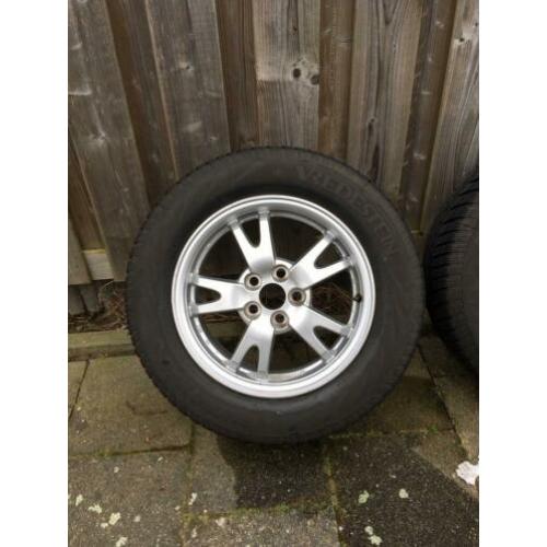 4 winterbanden op originele Toyota Prius 3 lichtmetalen velg