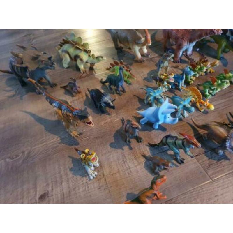 Veel soorten dinosaurussen 48 stuks
