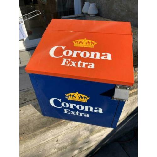 Corona koelbox met opener. Metaal