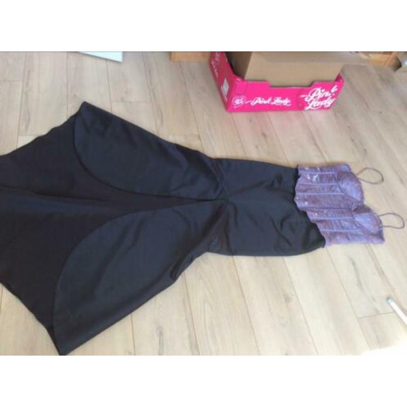 Trouwjurk M aparte lange zwarte rok met sleep en lila top