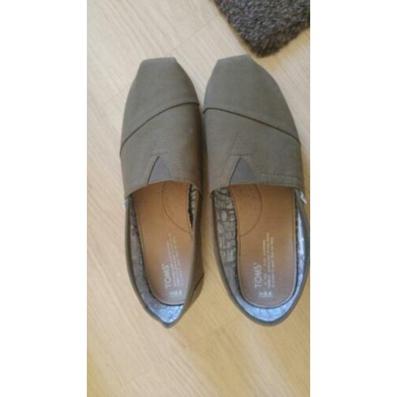Toms olijfgroen maat 41