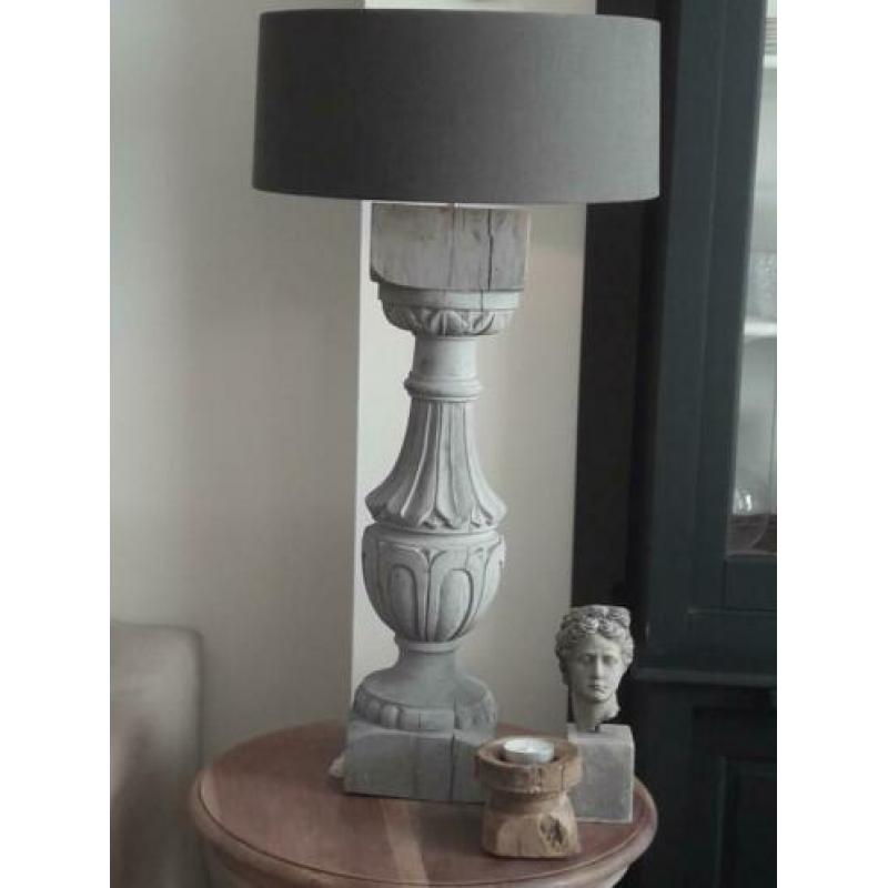 robuuste houten balusterlamp