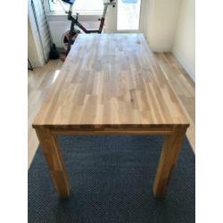 Houten eettafel