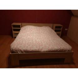 Bed plus nachtkastjes 160x 200 cm