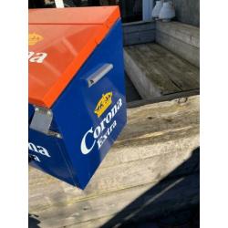 Corona koelbox met opener. Metaal
