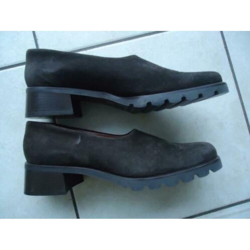 Lage suede instappers van Andrea Caffe maat 38,5