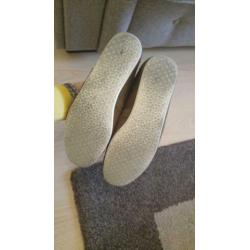 Toms olijfgroen maat 41
