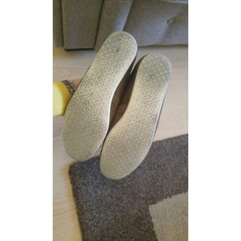 Toms olijfgroen maat 41