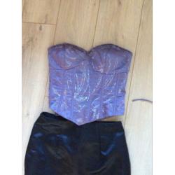 Trouwjurk M aparte lange zwarte rok met sleep en lila top