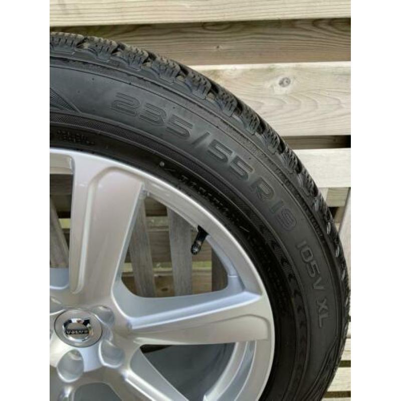 Volvo 19 inch 6-spaaks Turbine 235/55/19 met Nokian winter