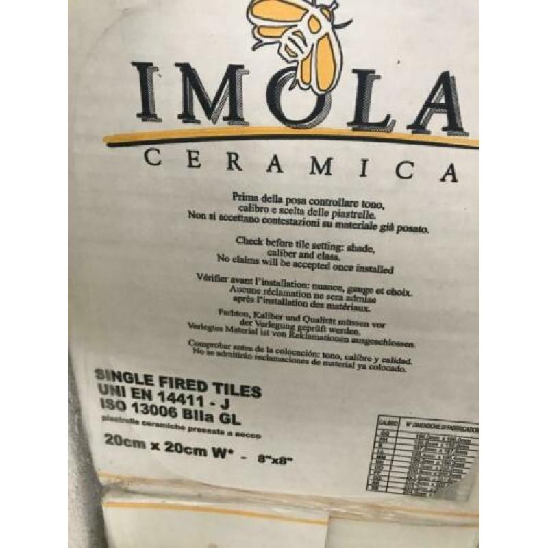 Imola badkamer tegels mat wit 20x20 op 1 tegel na 2m2