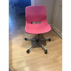 Mooie roze Ikea bureaustoel