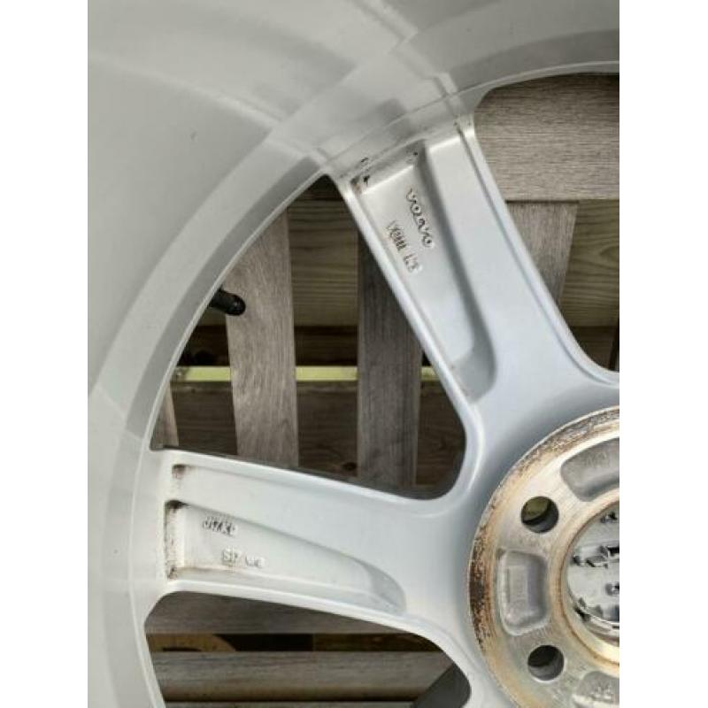 Volvo 19 inch 6-spaaks Turbine 235/55/19 met Nokian winter