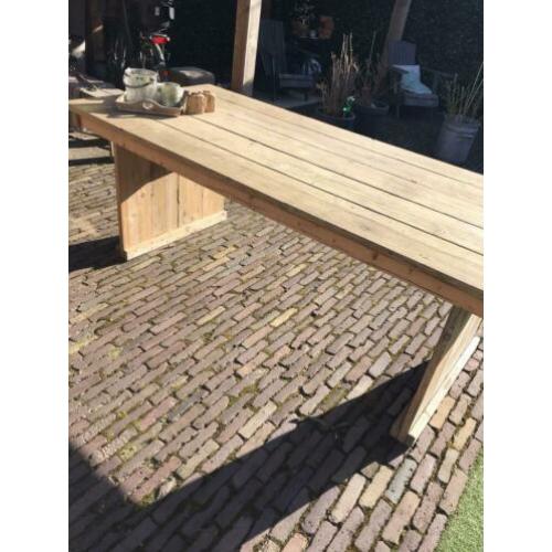 Steigerhouten tafel
