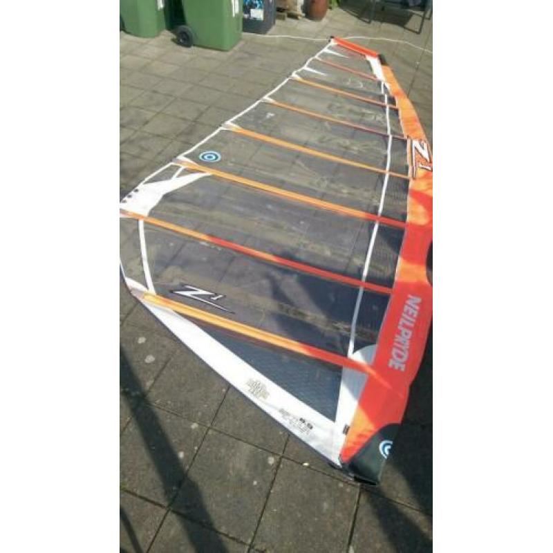 Neil Pride surfzeil 7.4 en 5.9 (prijs is per stuk).