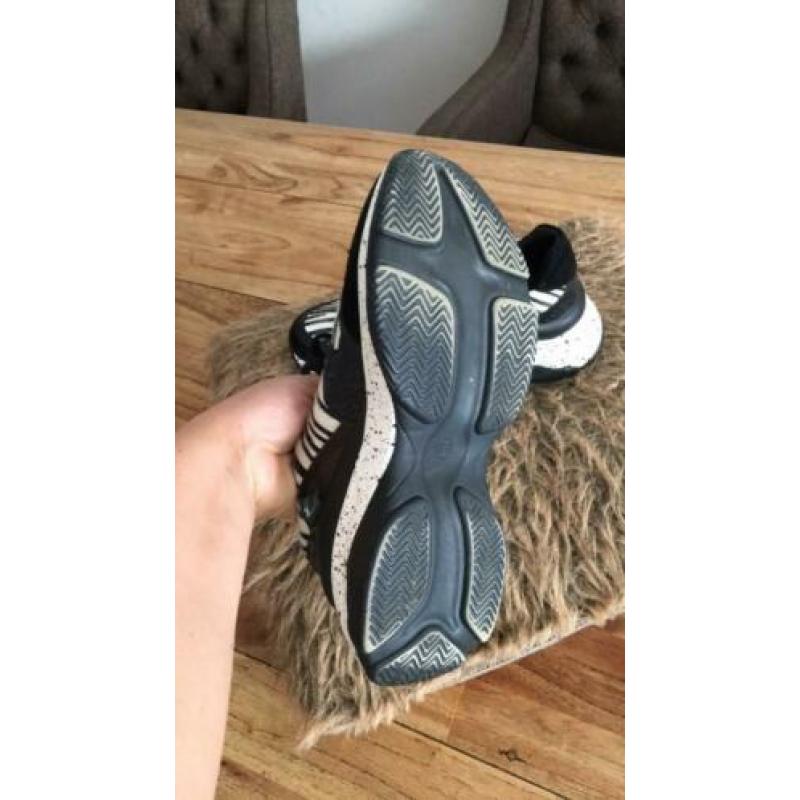 Leuke sneakers maat 39