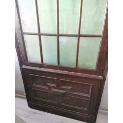 Sale Oude deur met mooi houtsnijwerk en openslaand glas