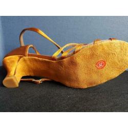 Gloednieuwe dansschoenen