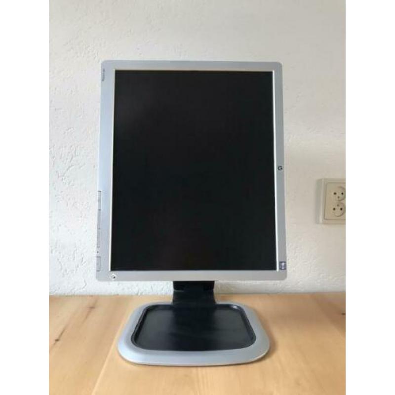 HP L1950 monitor - 19 inch