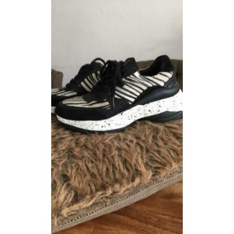 Leuke sneakers maat 39