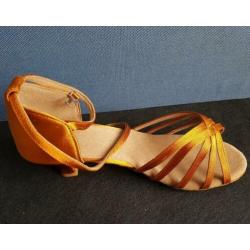 Gloednieuwe dansschoenen