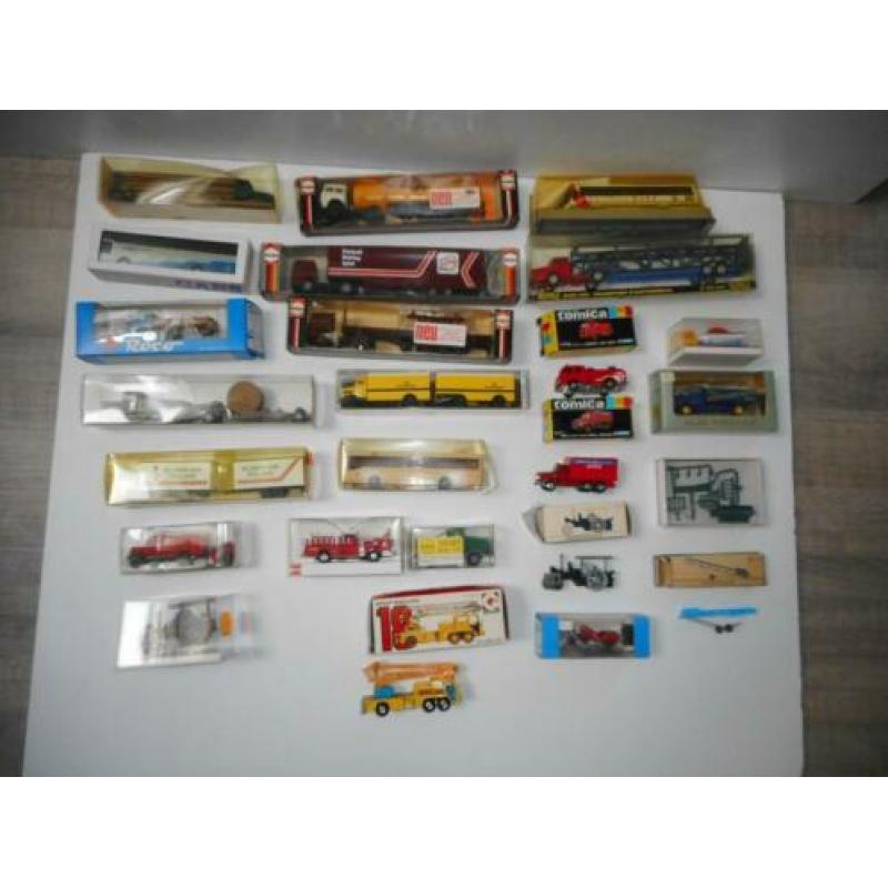 Vrachtwagens, bussen en aanhangers 1:87 52x diverse merken