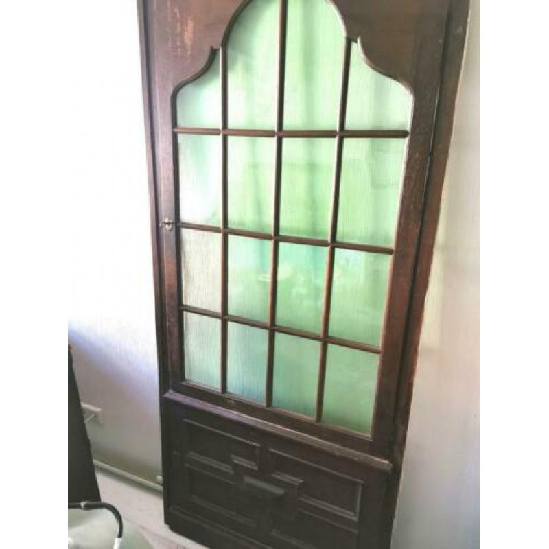 Sale Oude deur met mooi houtsnijwerk en openslaand glas