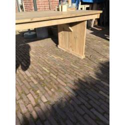Steigerhouten tafel