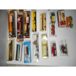 Vrachtwagens, bussen en aanhangers 1:87 52x diverse merken