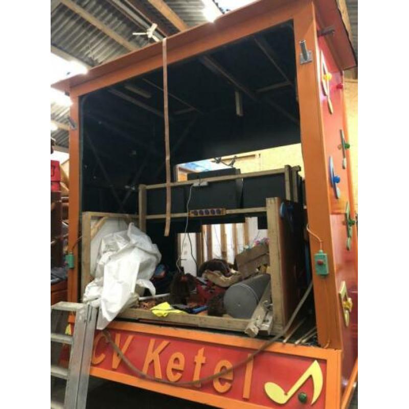 Te koop carnavals muziek wagen