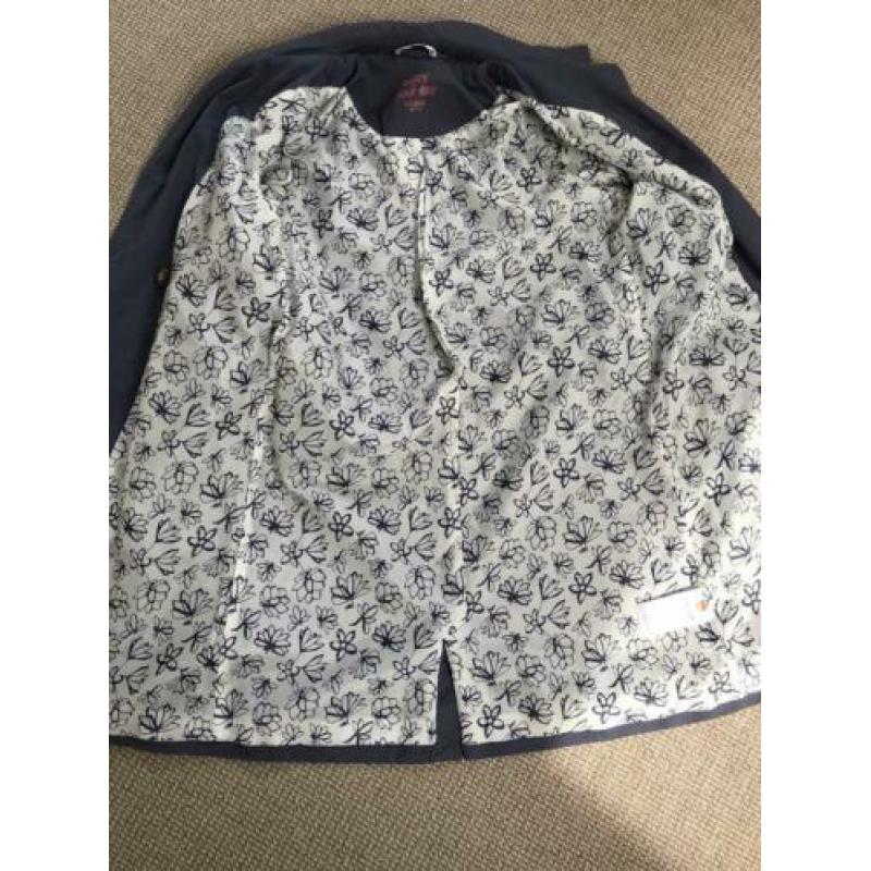 Lavendelblauwe trenchcoat maat 152/158