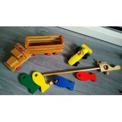 Stoere houten speelgoed auto's /vishengel enzz