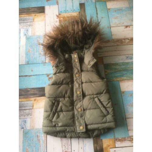 Legergroen bodywarmer maat 104