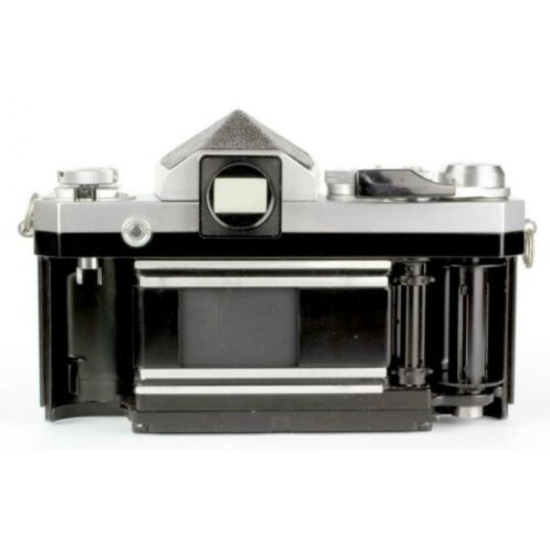 Nikon F (Apollo) + 1,4/50 met standard prisma.