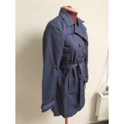 Lavendelblauwe trenchcoat maat 152/158