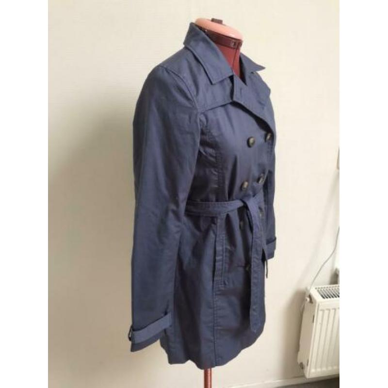 Lavendelblauwe trenchcoat maat 152/158