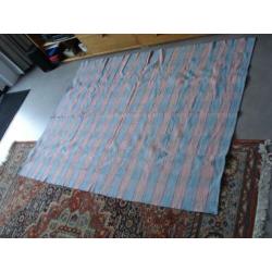 Kleed handgemaakt voor tafel of vloer 185x135 made Portugal!