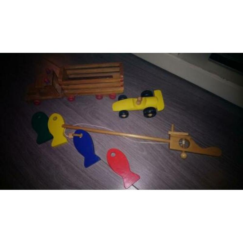 Stoere houten speelgoed auto's /vishengel enzz