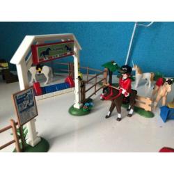Playmobil paarden/boerderij en extra