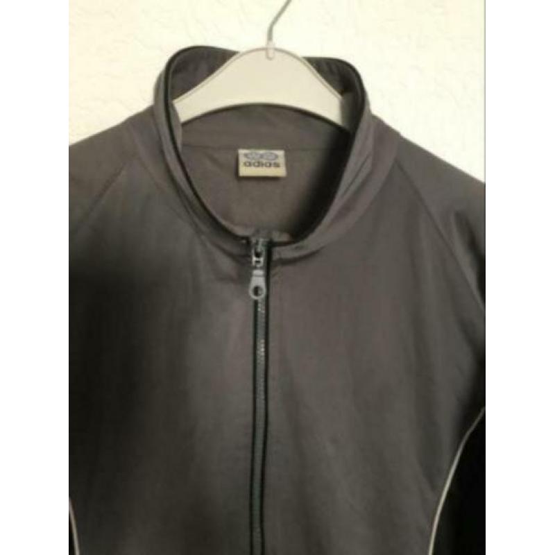 Maat m - adias - grijse vest