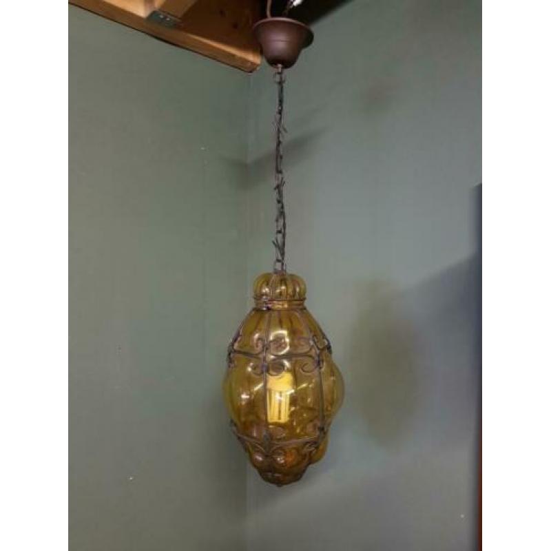 Amberkleurig Venetiaanse Murano Hanglamp. €125,-.