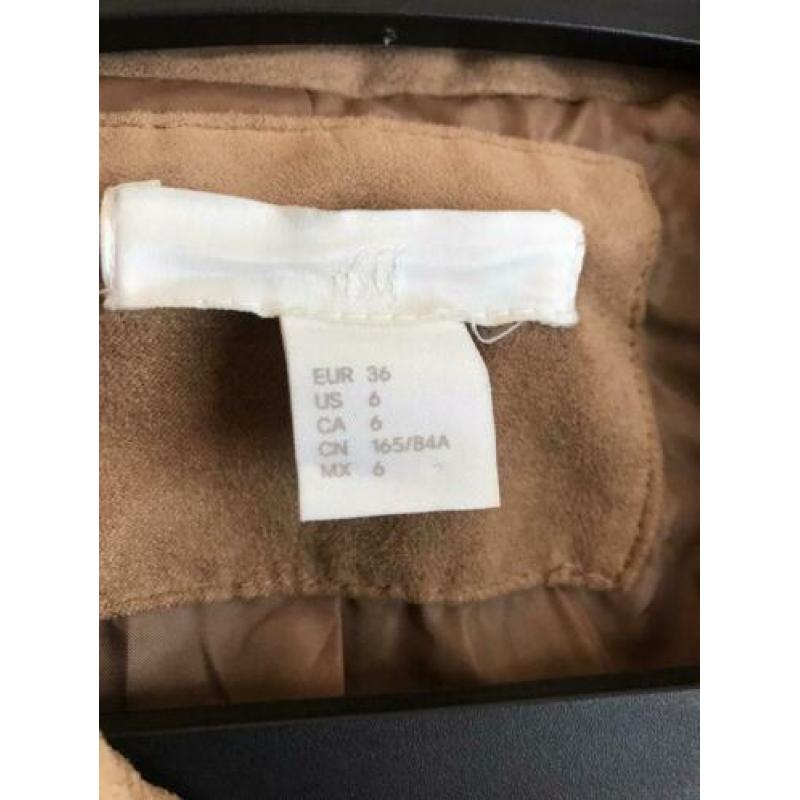 Bruin suède jasje met goud hardware H&M maat 36. Nieuw.