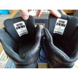 Magnum beveiligers werkschoenen maat 43.