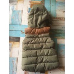 Legergroen bodywarmer maat 104