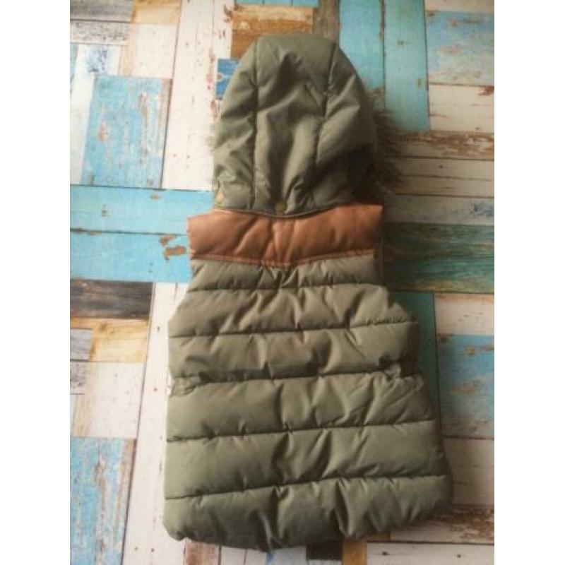 Legergroen bodywarmer maat 104